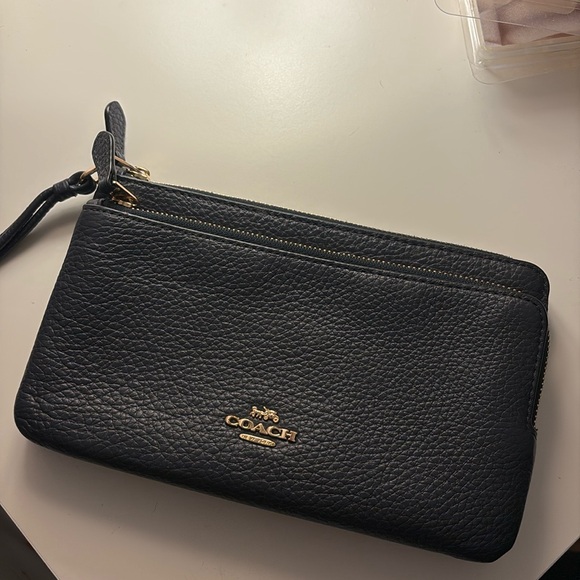 Coach, wallet/wristlet - Picture 1 of 2